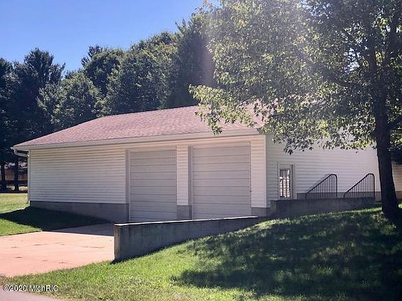 5th image of 1194 N Washington Ave