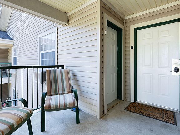 4th image of 160 W Rockford Drive #F 11