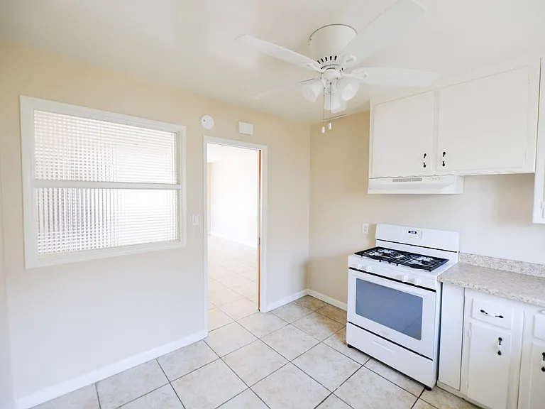 219 W Avenida Palizada — Photo 5