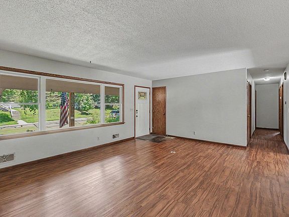 3rd image of 2480 14th Ave E