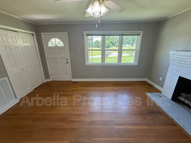 2239 Buckingham Rd — Photo 5