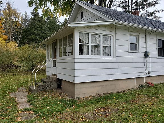 Close up of my favorite room, the little rear porch. Ide heat it, and hang here with a guitar and coffee.