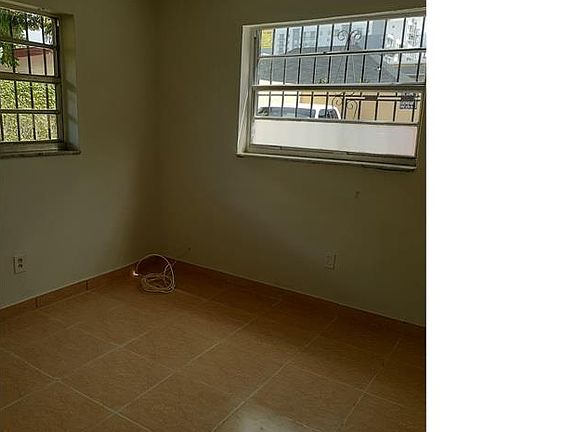 4th image of 129 NW 9th Ave #3