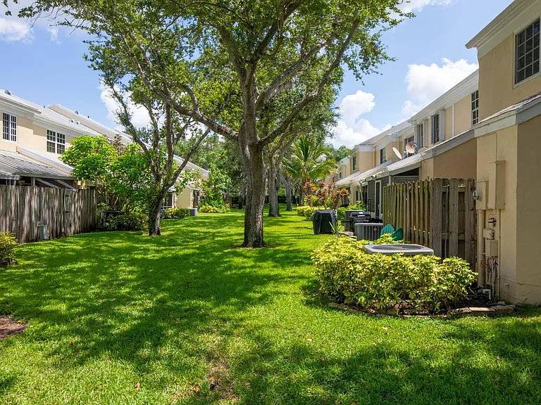 2900 Dorchester Ln #2900 — Photo 34
