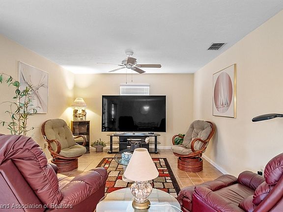 2nd image of 128 Grandview Blvd