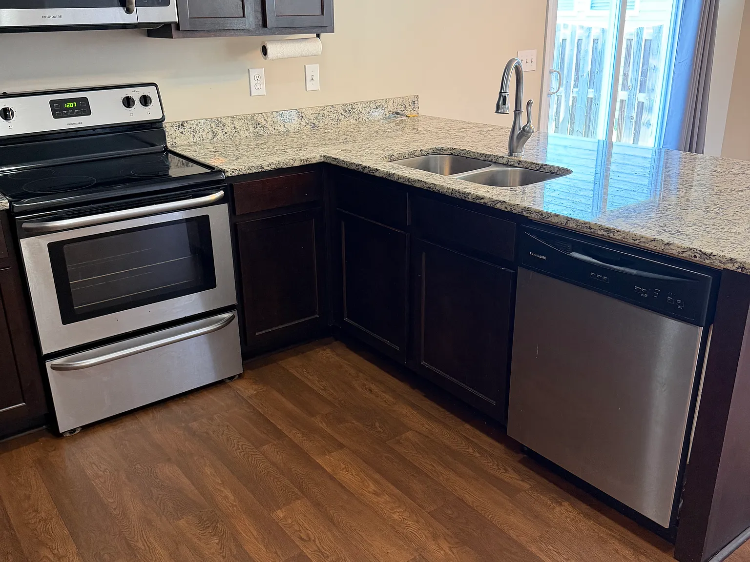3 bed, 2.5 bath, 1487 sqft, $1,925 — Photo 4