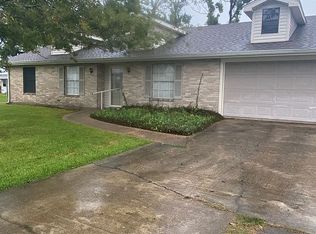 74 Horseshoe Ln, Sulphur, LA 70663