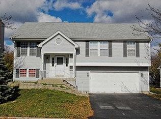 475 Cromwell Ct, Lake Zurich, IL