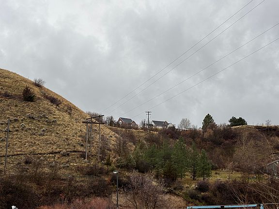 2nd image of 1550 E S