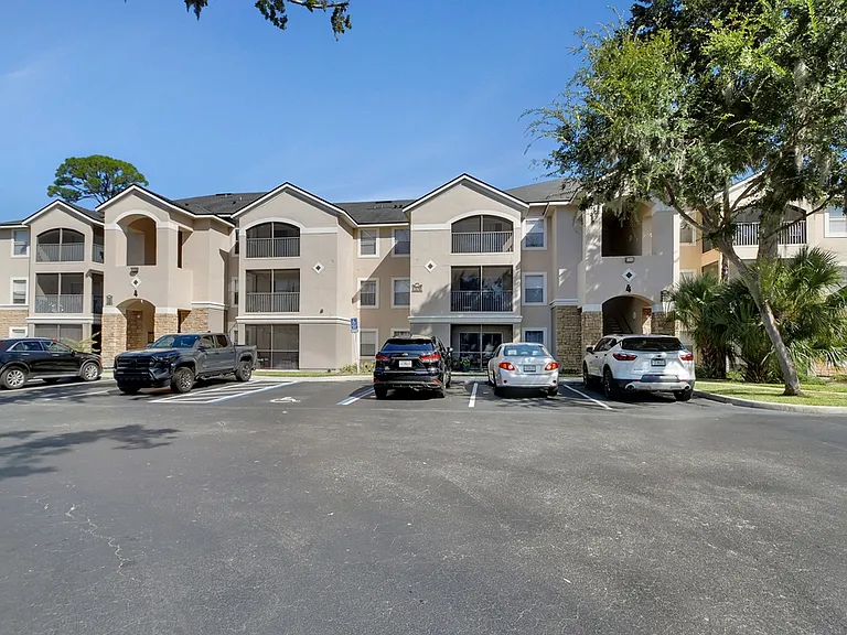940 Village Trl #4-207 — Photo 13