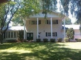 1441 Mallard Ct, Suamico, WI 54173