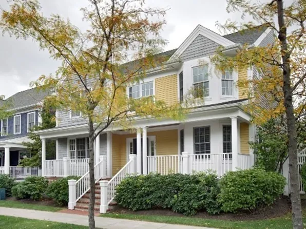 210 Marina Dr, Quincy, MA 02171