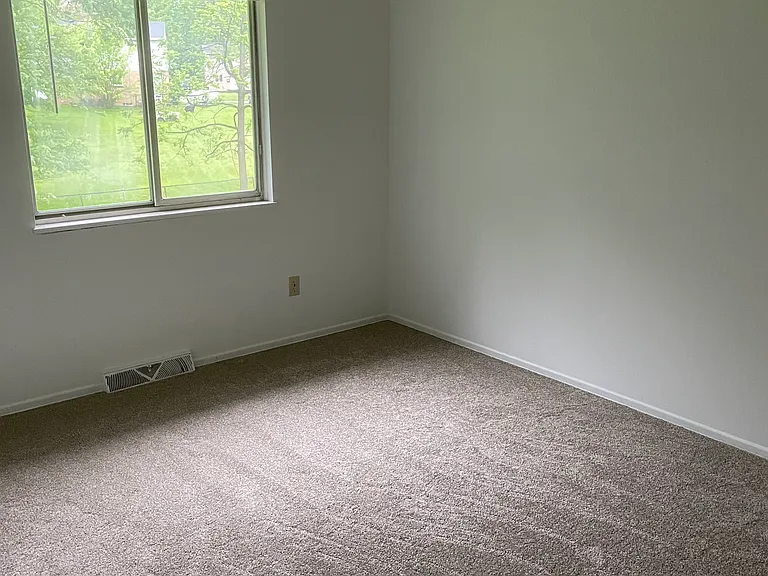 4461 Maplepark Rd — Photo 3