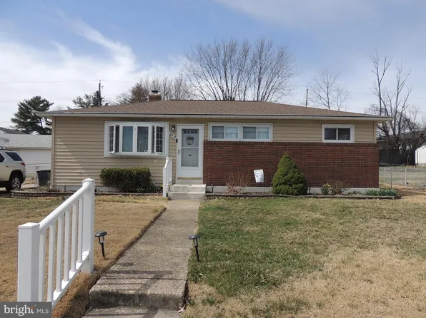 8818 Lakewood Rd, Parkville, MD 21234