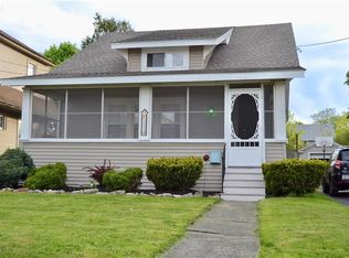 352 Forest Hill Dr, Syracuse, NY 13206