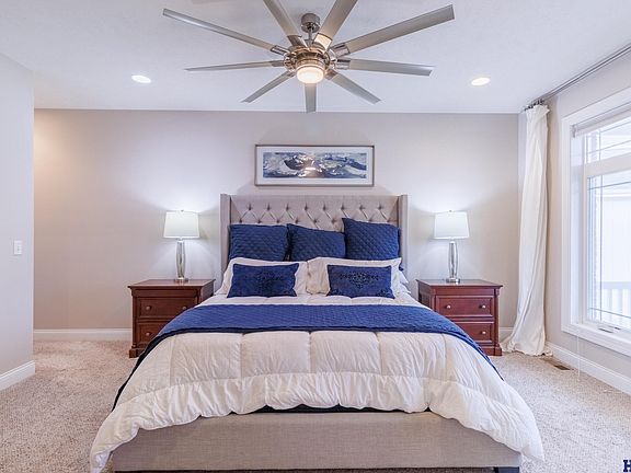 3rd image of 725 Whitetail Ln