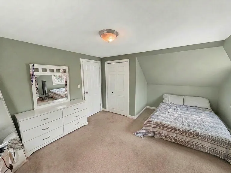 136 Oak St — Photo 14