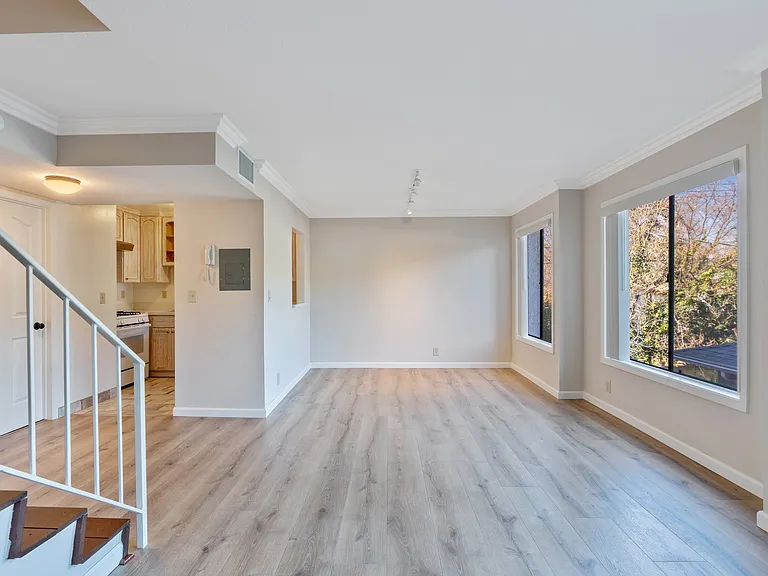 1243 Virginia Ave #9 — Photo 10