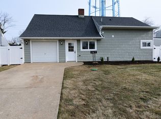 15 Bond Lane, Hicksville, NY 11801