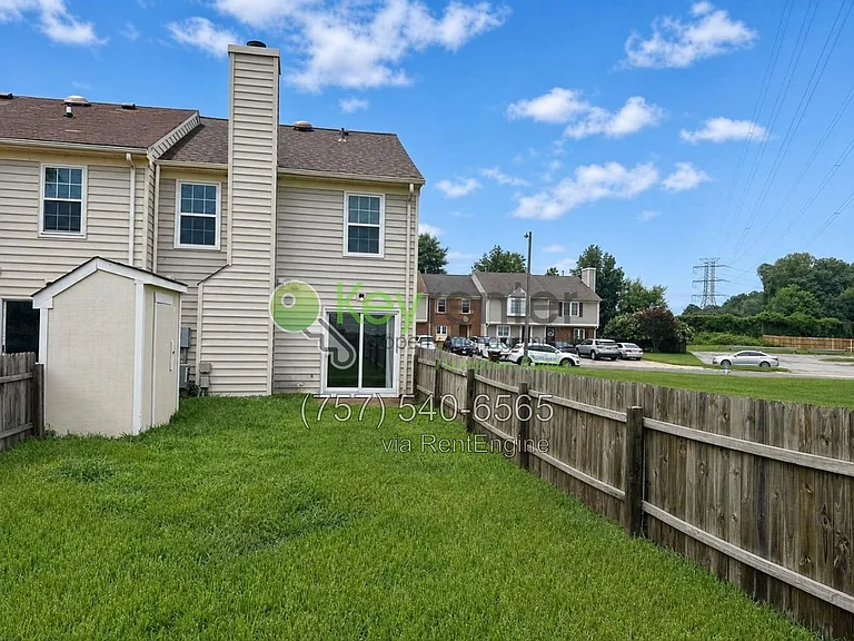 810 Huntly Dr — Photo 32