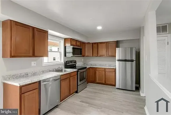 3 bed, $2,200 — Photo 3