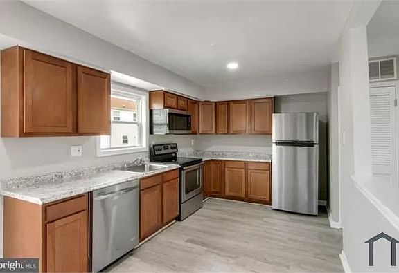3rd image of 1100 Harford Ave