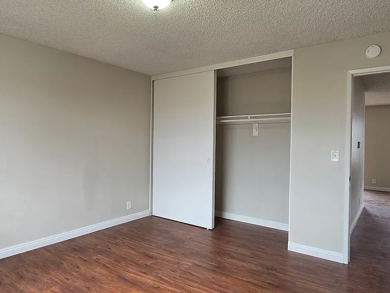 209 W Grand Ave #4 — Photo 15