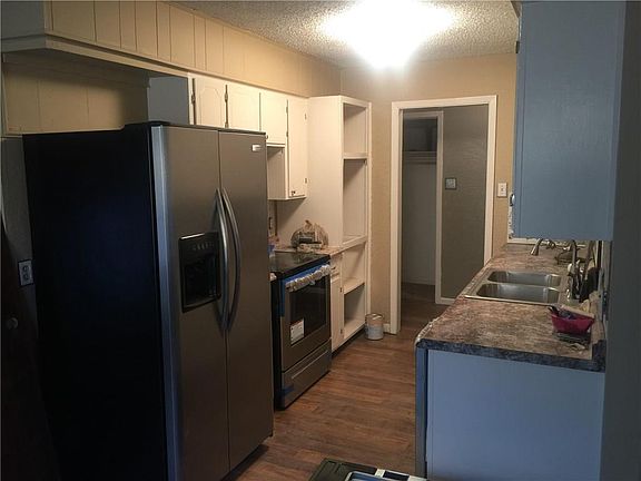 4th image of 2102 Meadowbrook Dr