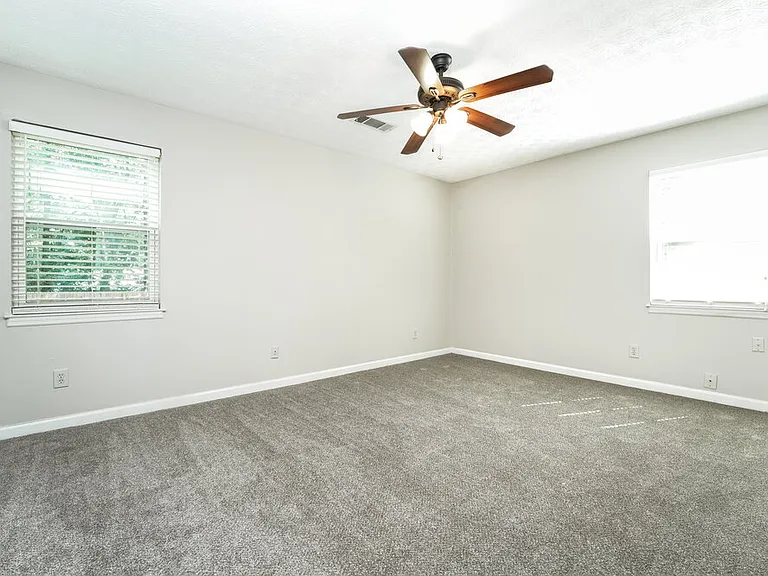 462 Sherwood Cir — Photo 9