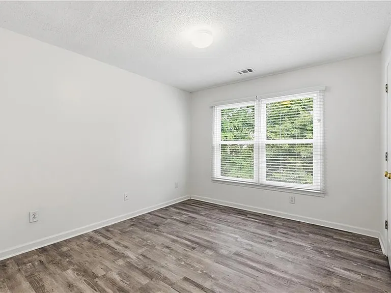 6430 Barwick Ln — Photo 35
