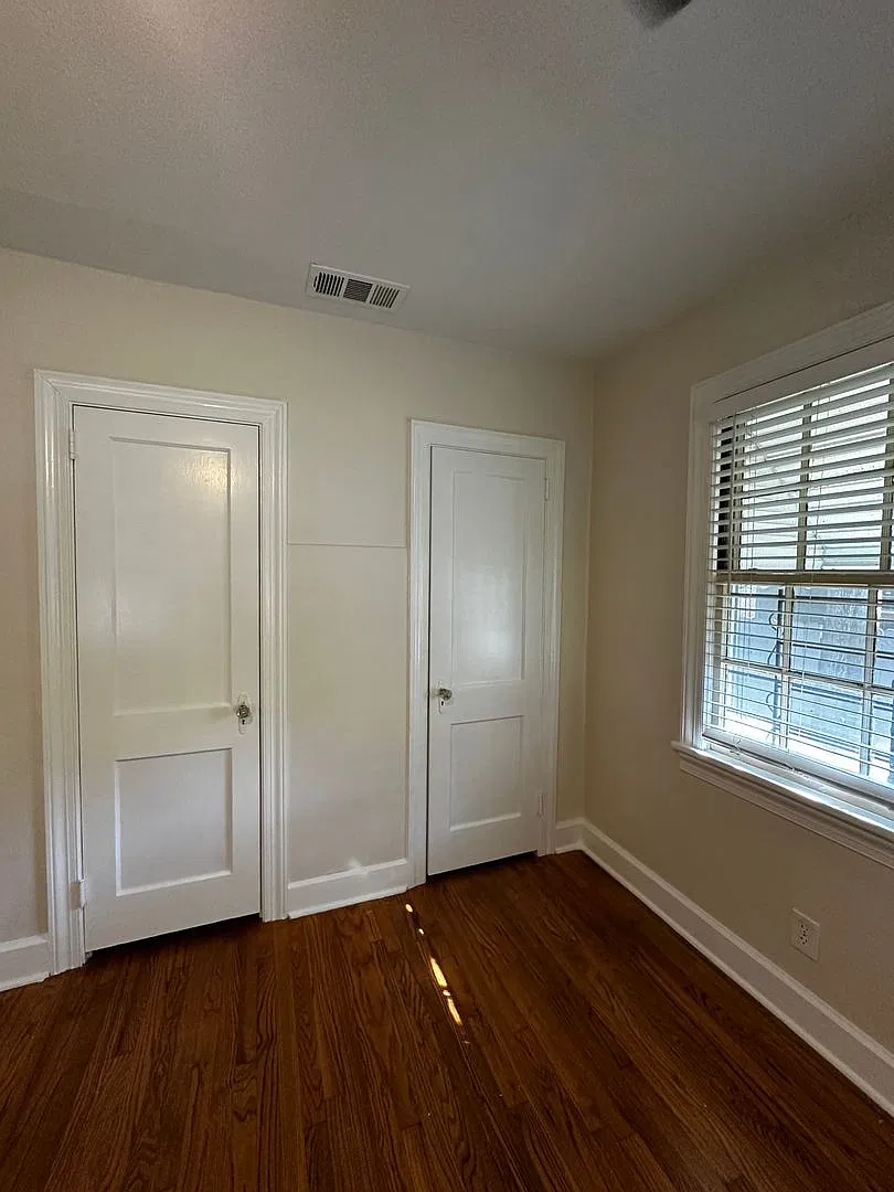 For Rent | 2 Bed 1 Bath | One-Story Bungalow With Front Porch Off Of Bull Street — Photo 4