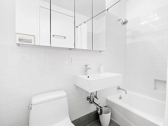 5th image of 970 Kent Ave APT 309
