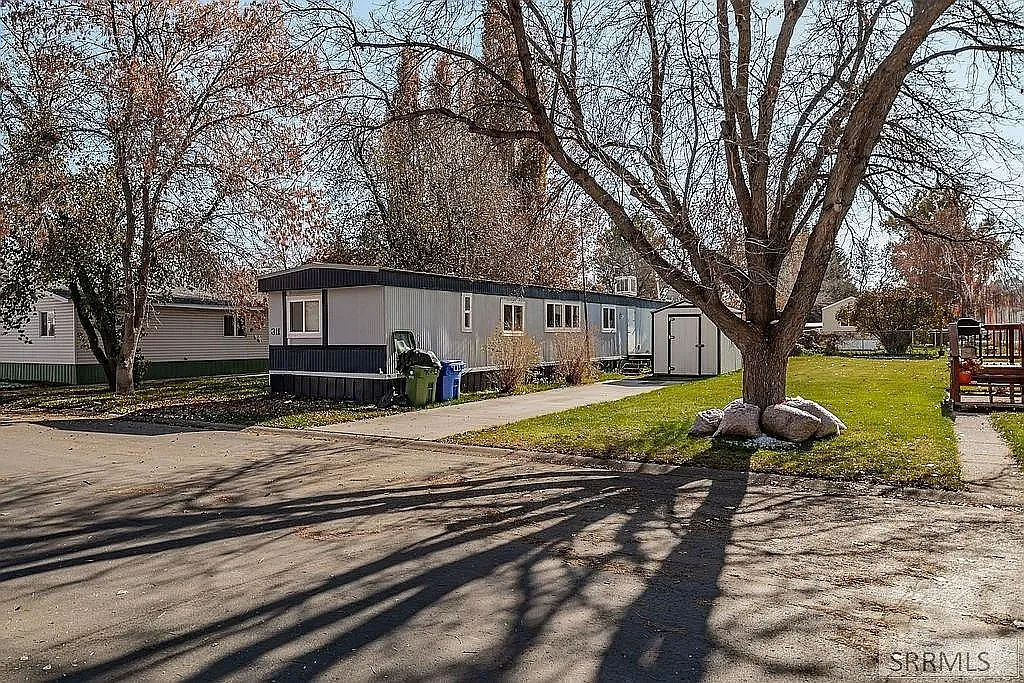 311 Bluebell St — Photo 2
