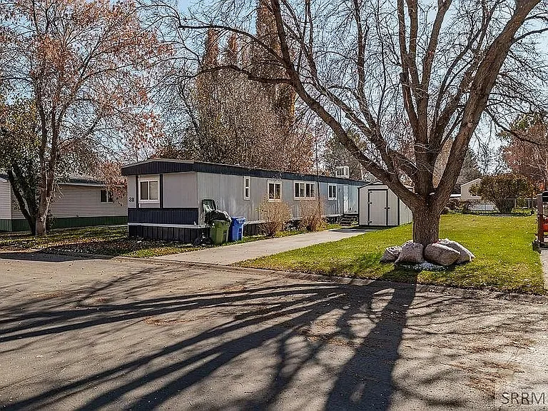 311 Bluebell St — Photo 2