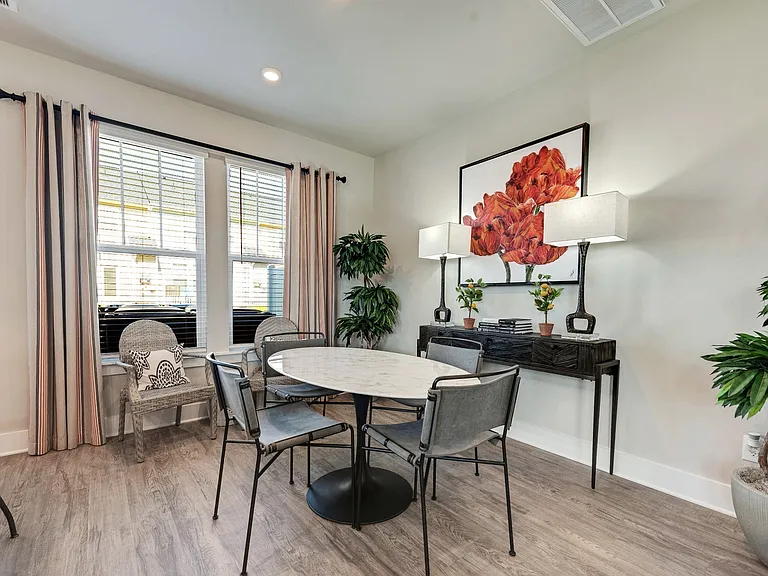 Covey Homes Addison — Photo 4