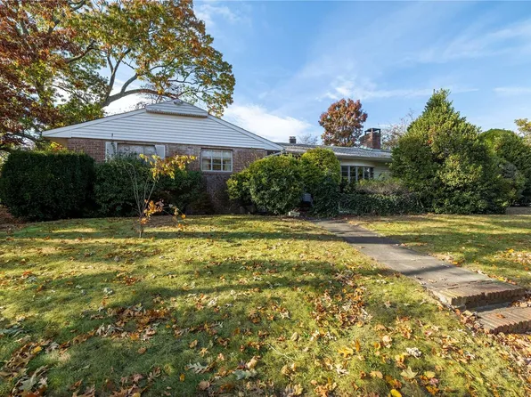 232 Hempstead Avenue, Rockville Centre, NY 11570
