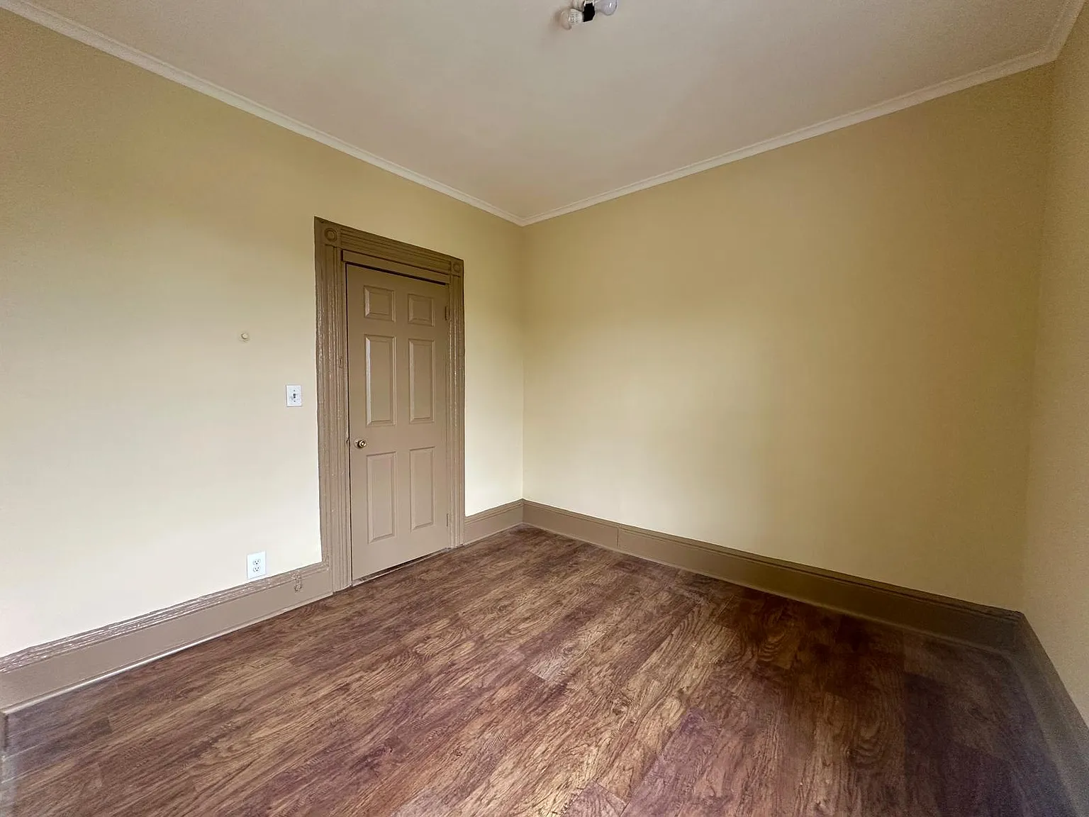 2 bed, 800 sqft, $2,200 — Photo 3