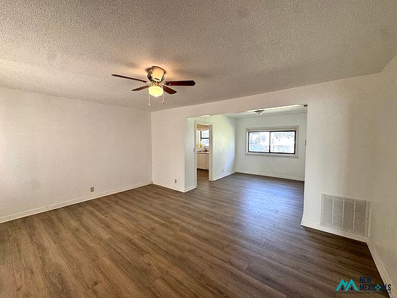 4th image of 204 W Avenue J