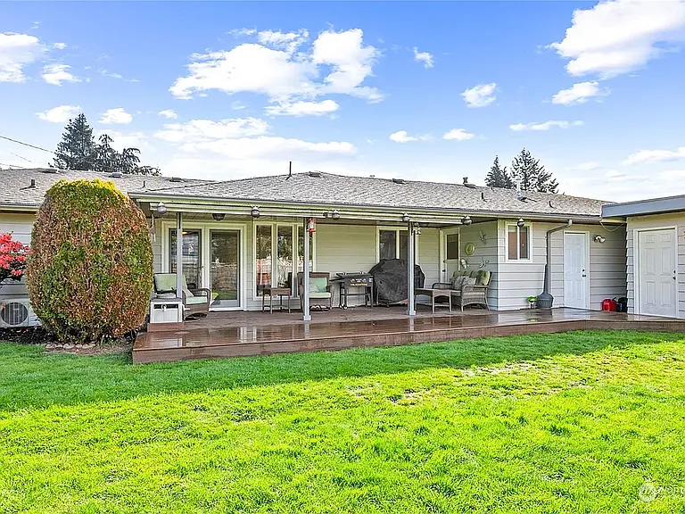 21235 Plaza Dr — Photo 3