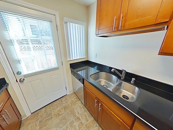4th image of 782 Coleman Ave APT B