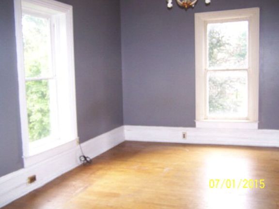 3rd image of 545 Mary St