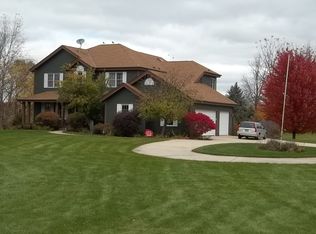 W353N6411 Rolefson Rd, Oconomowoc, WI 53066