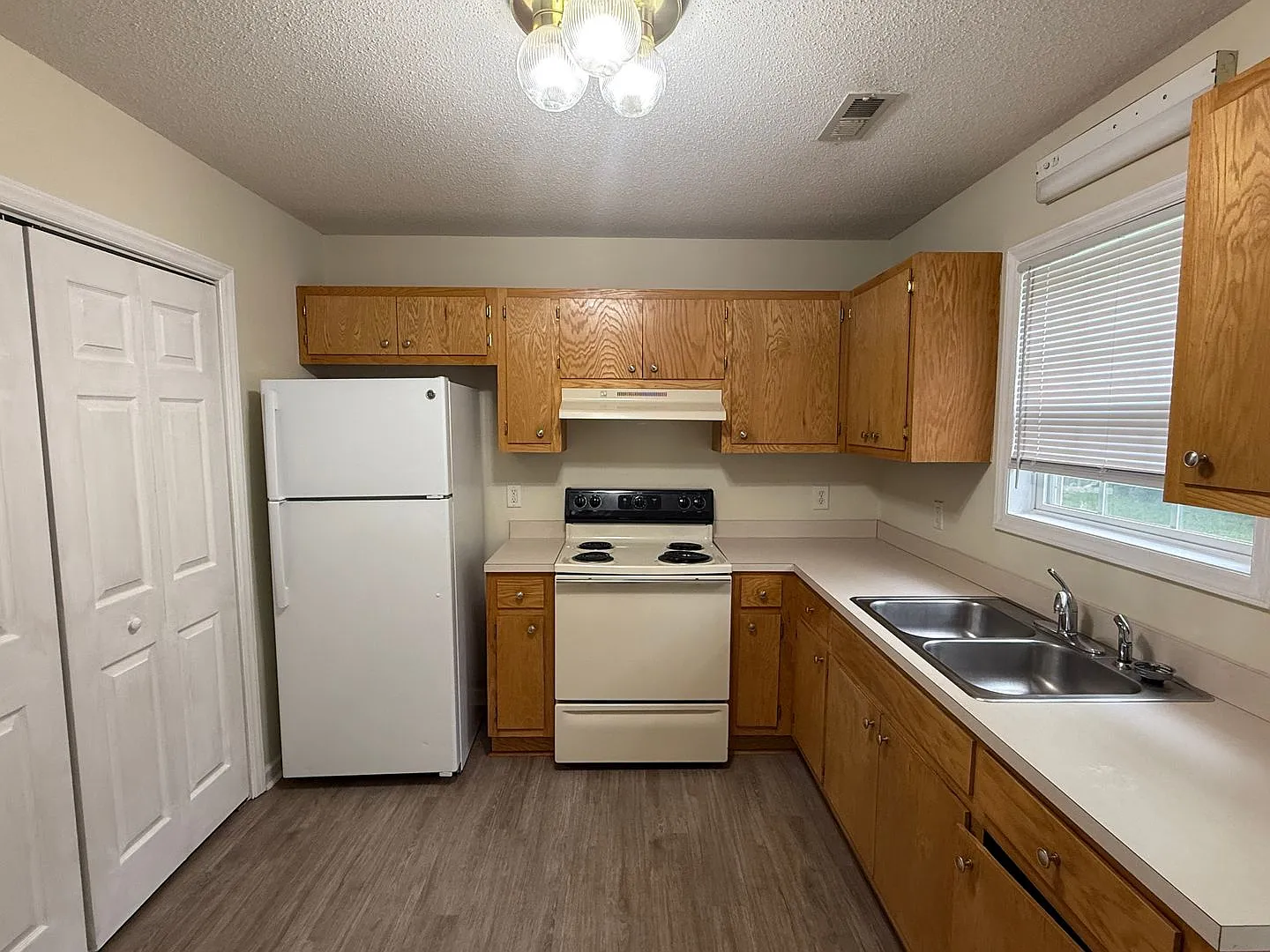 Two bedroom, 1 bath apartment in Graham (Park Place Apts) — Photo 4