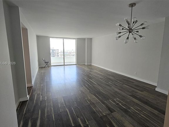 4th image of 2500 Parkview Dr APT 2317