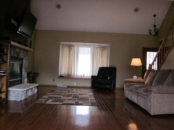 2nd image of 643 Woodland Cir