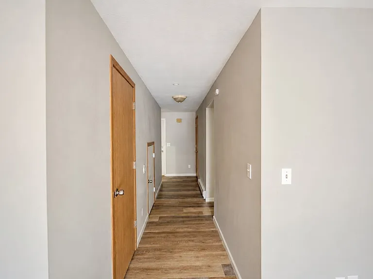 4827 S 56th St #3 — Photo 10