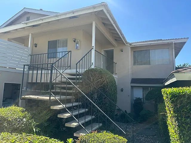 2 bed, 775 sqft, $2,700 — Photo 1