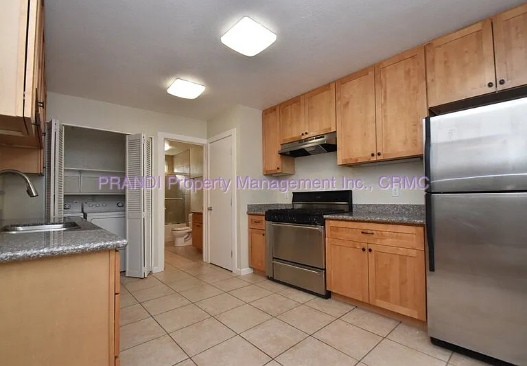 111 Chester Ave #B — Photo 2