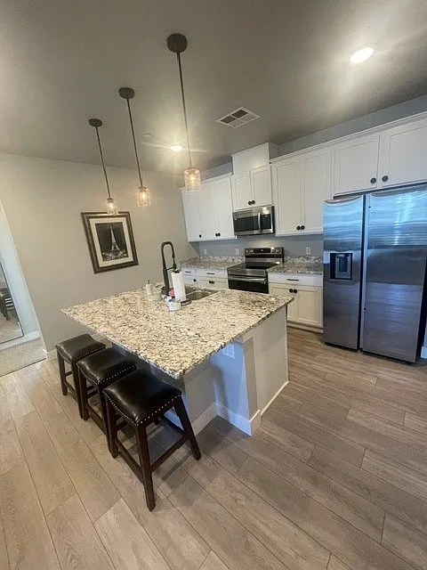 3 bed, 1263 sqft, $2,300 — Photo 4