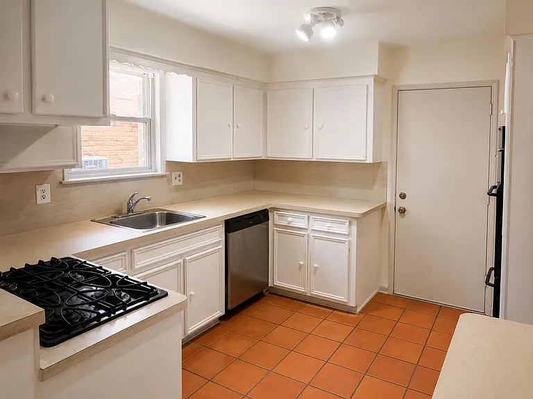 7607 Salge Dr — Photo 3